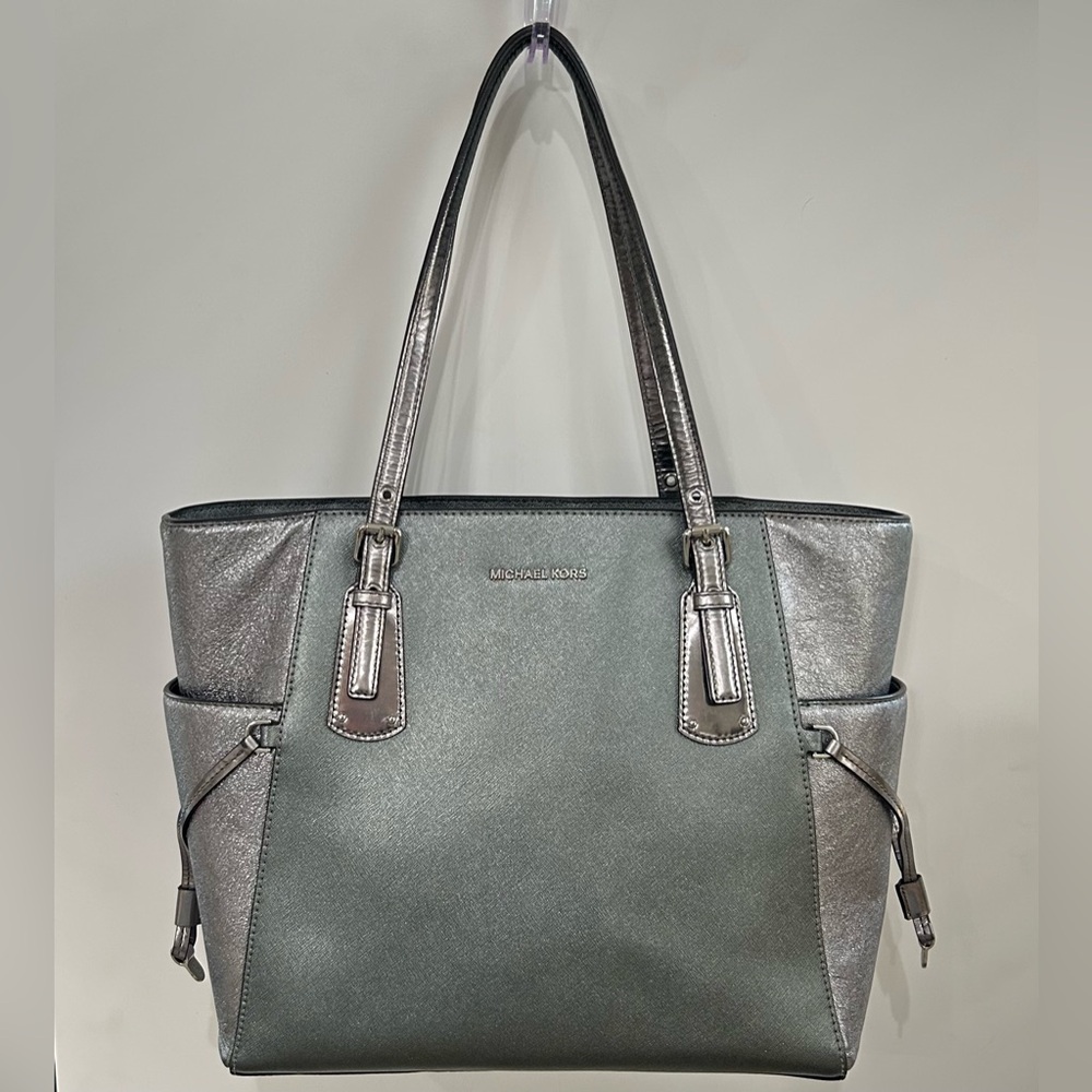 Authentic Michael Kors Voyager East West Leather Tote/Laptop Bag
